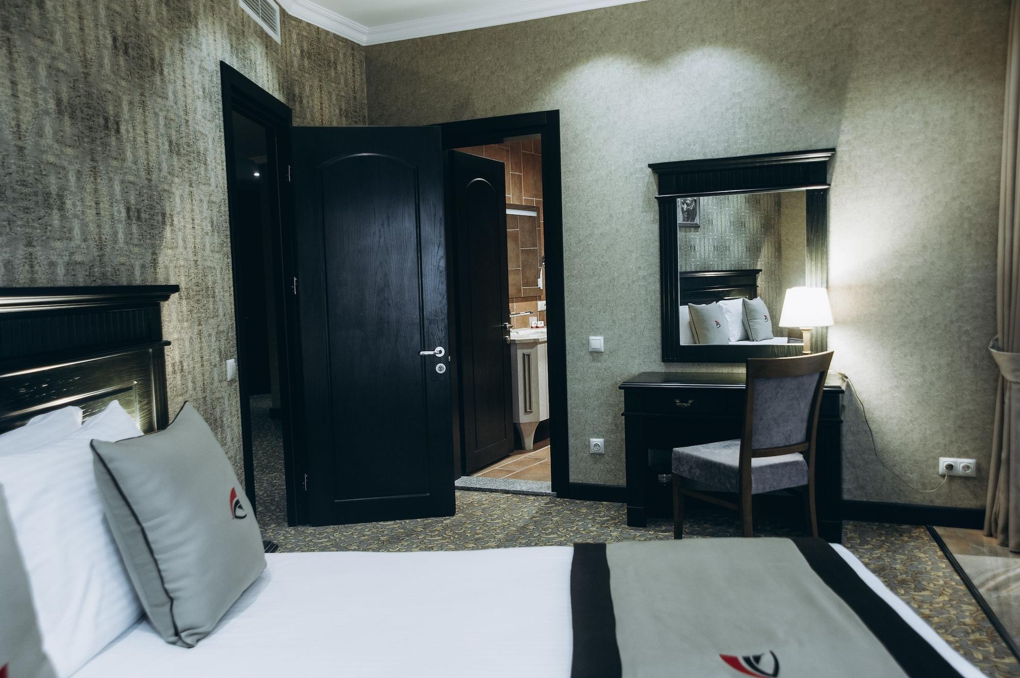 Colosseum Marina Hotel Batumi Exterior foto